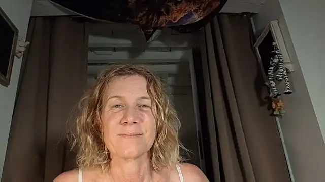 Lola_Belgium webcam