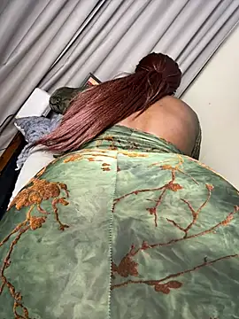 hugemassivebootie (Ask my age) - CUMSHOW