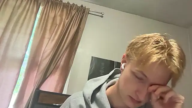 cambos07 (M twink) - shirtless stream