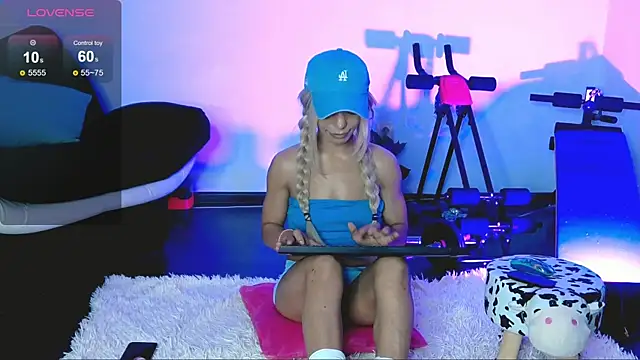 SarahRaynex live cam on StripChat