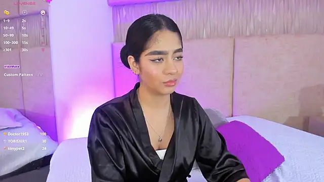 _kyraa_ (F teen) - Suck fingers + play with my tongue😋👅