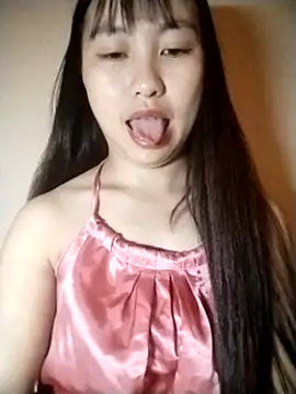 Cherry-squirtt live cam on StripChat