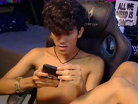hugekenbigcock webcam