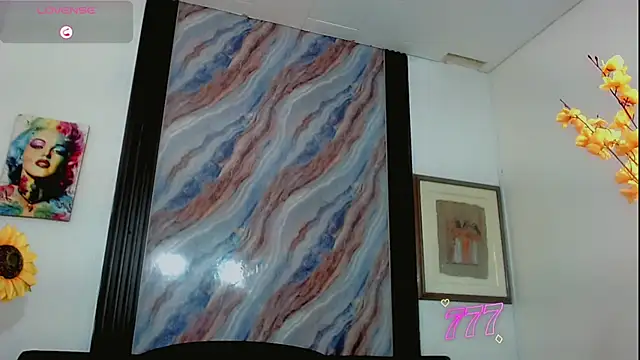 katha_Crawford webcam