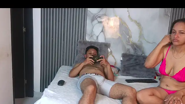 LunandCarlos webcam