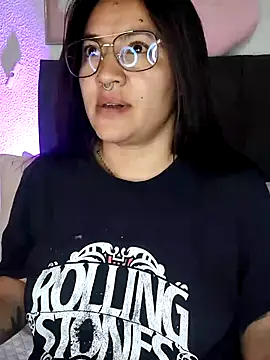 samm_curvy live cam on StripChat