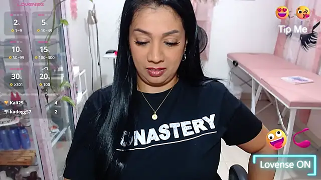 titsbiglovers live cam on StripChat