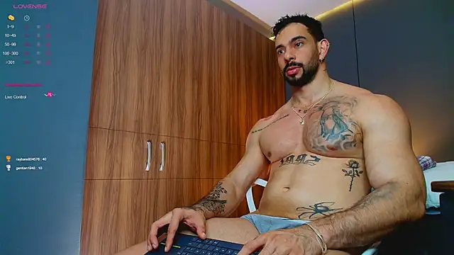 massimo_visconti live cam on StripChat
