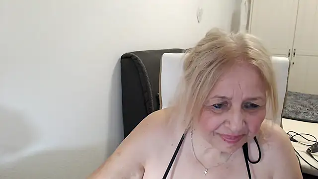 SusiLifeXXX webcam