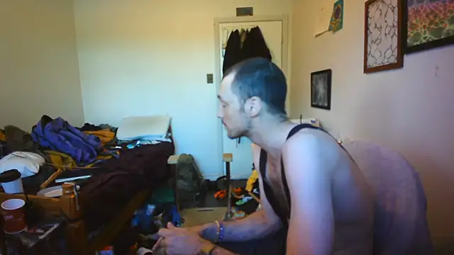 JohnnyMoves webcam