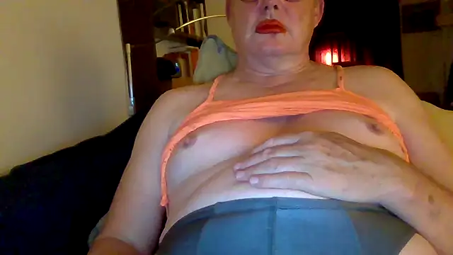 Mona-Mature webcam