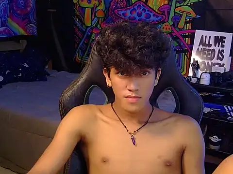 hugekenbigcock live cam on StripChat
