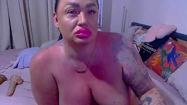BustyVicky webcam