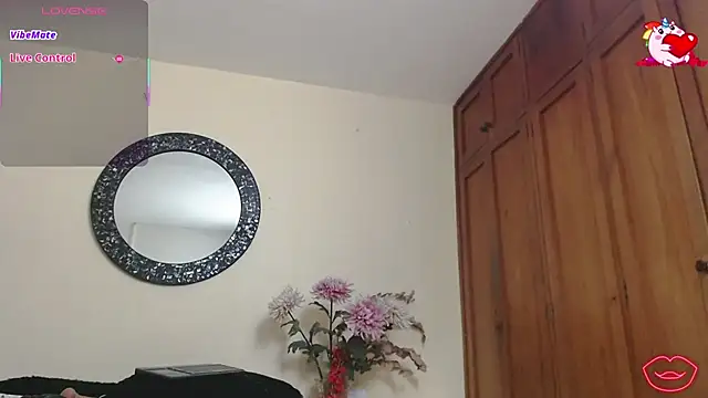 nicolesantana (F young) - topples