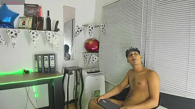 xxKamadevaxx webcam