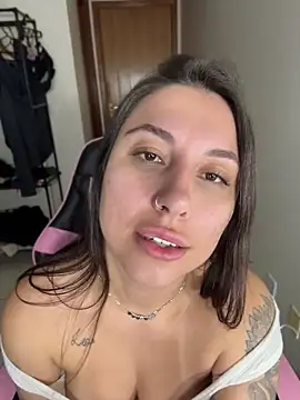 Carolini09 Live Webcam on Stripchat