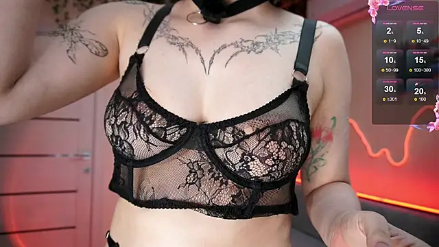 alexa_sparkle (F teen) - show you my titties and suck fimger >_<