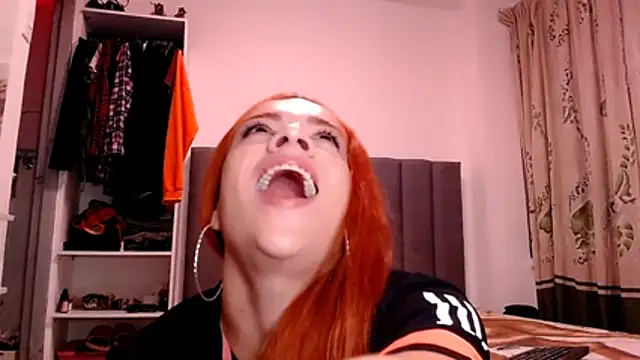 saara_johnson496 live cam on StripChat