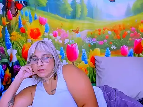 indianroxy webcam