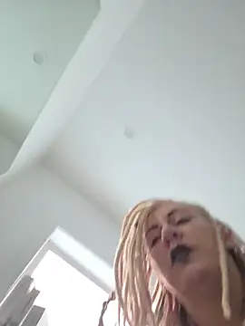 PinkTheHawk webcam