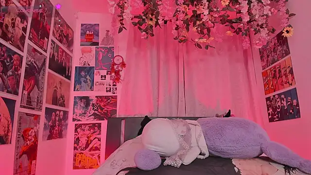 MissCurvyTop webcam