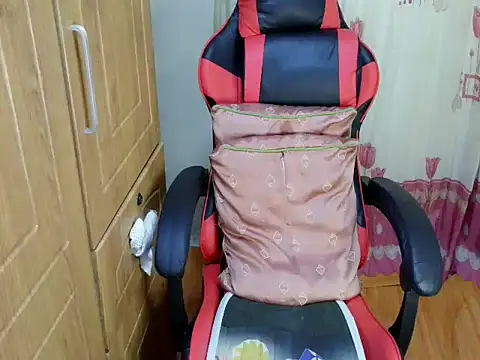 Naughtygiean webcam