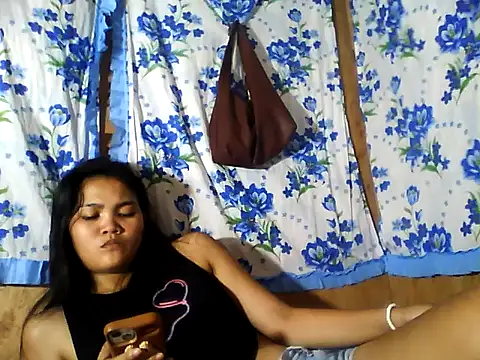 PinaySkinnyJust18 webcam