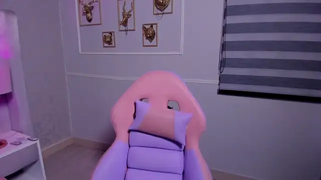 MadeleynRose webcam