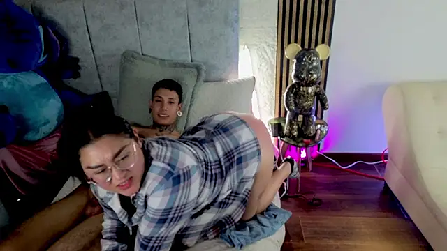 Darkveom live cam on StripChat