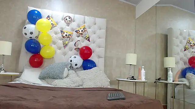 LuciaMoore webcam
