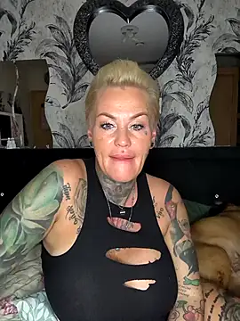 InkedMissLaBaehm webcam