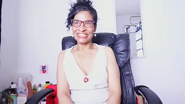 Aries_Mature webcam