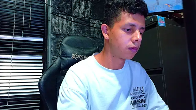 boy_bigcock24cm webcam