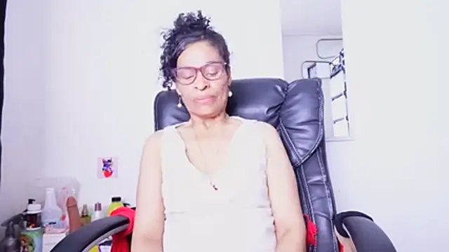 Aries_Mature webcam