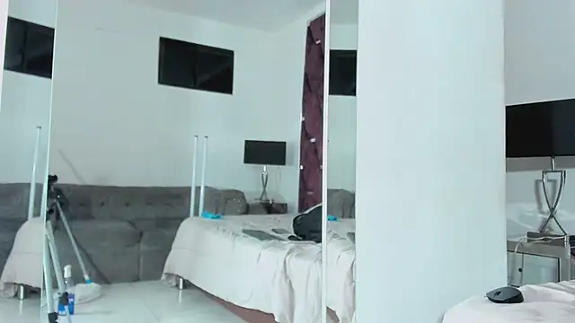 tonybenedetti - TonyBenedetti's free webcam - UK Sex Cams