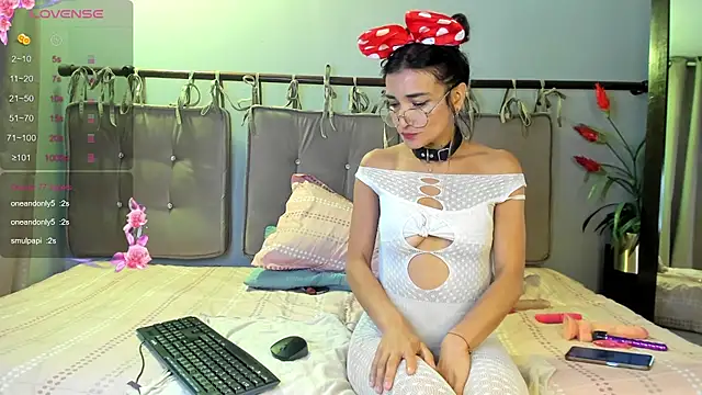 alma_rose_ webcam