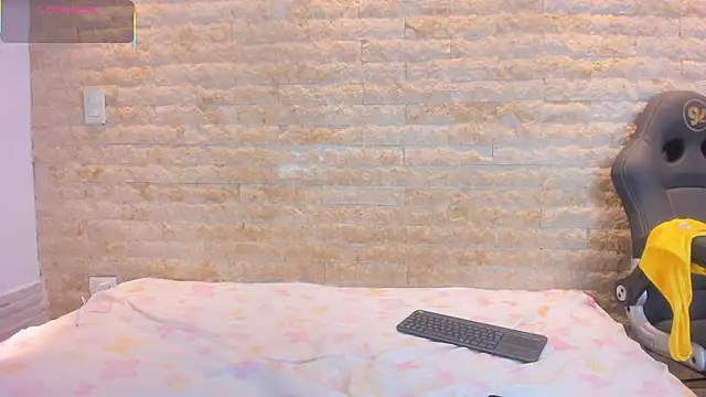 mirella_bowens live cam on StripChat