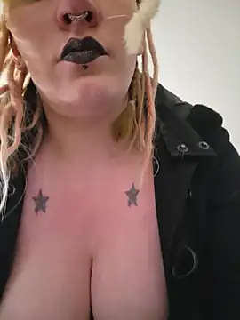 PinkTheHawk webcam