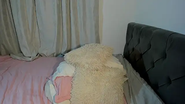 Mia_blaiir webcam