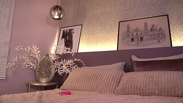 ElleDiane webcam
