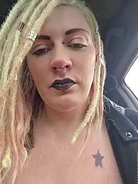 PinkTheHawk webcam