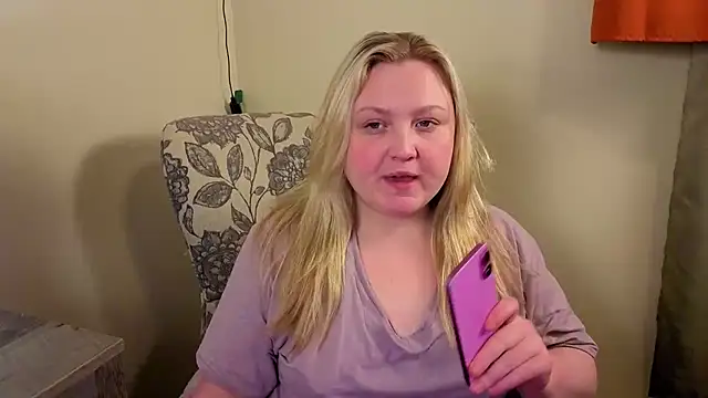 PhatAssBlond webcam