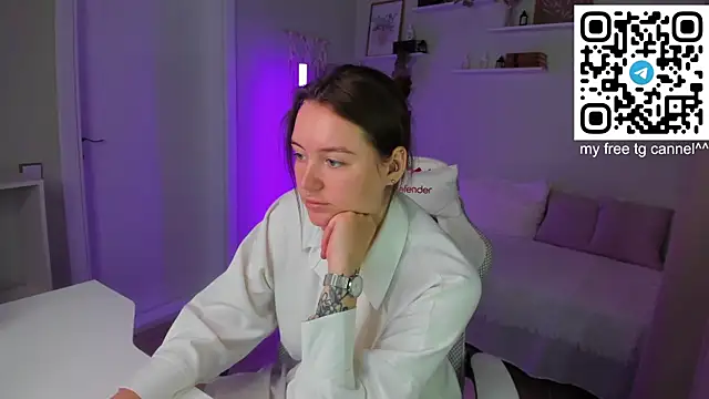 Laura_CollinsS webcam