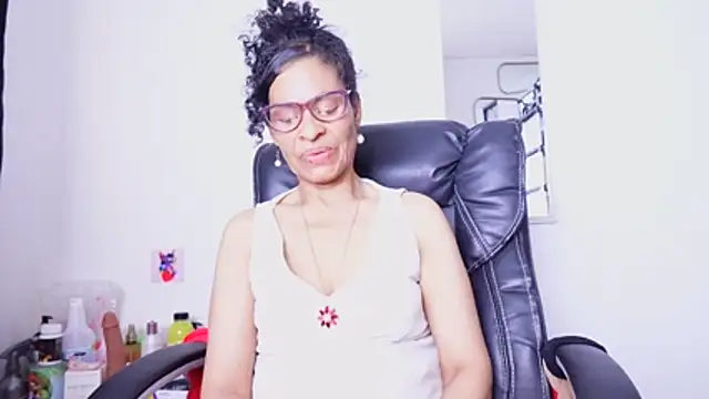 Aries_Mature webcam