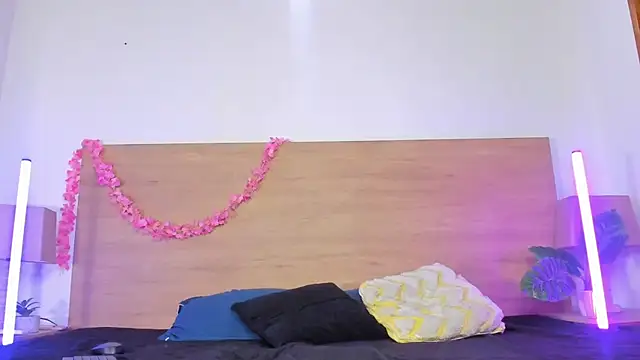 LaraRous live sex cam