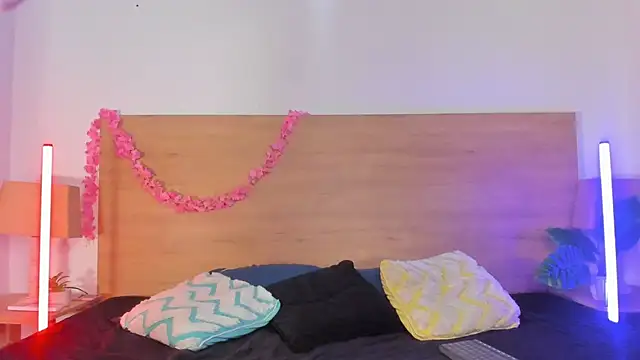 LaraRous live sex cam