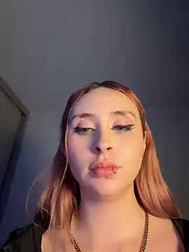 Sophia_LuxxX webcam