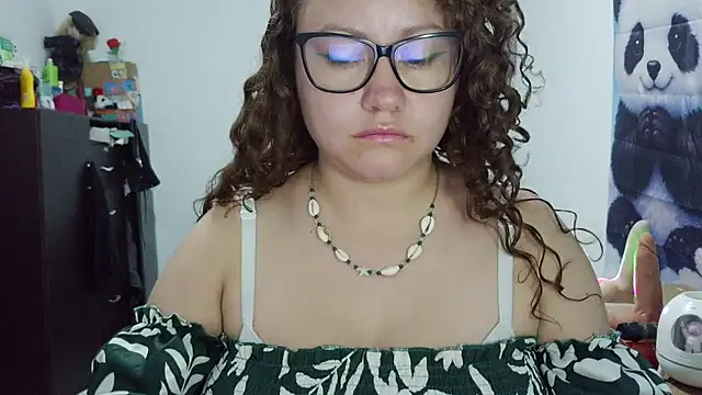 curly_greeneyed webcam