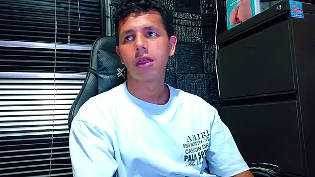 boy_bigcock24cm webcam