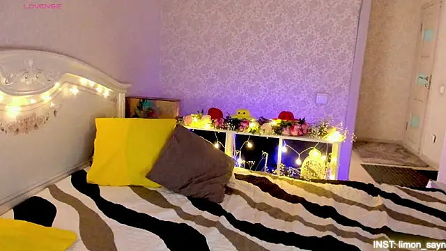 LillyMoure_ webcam